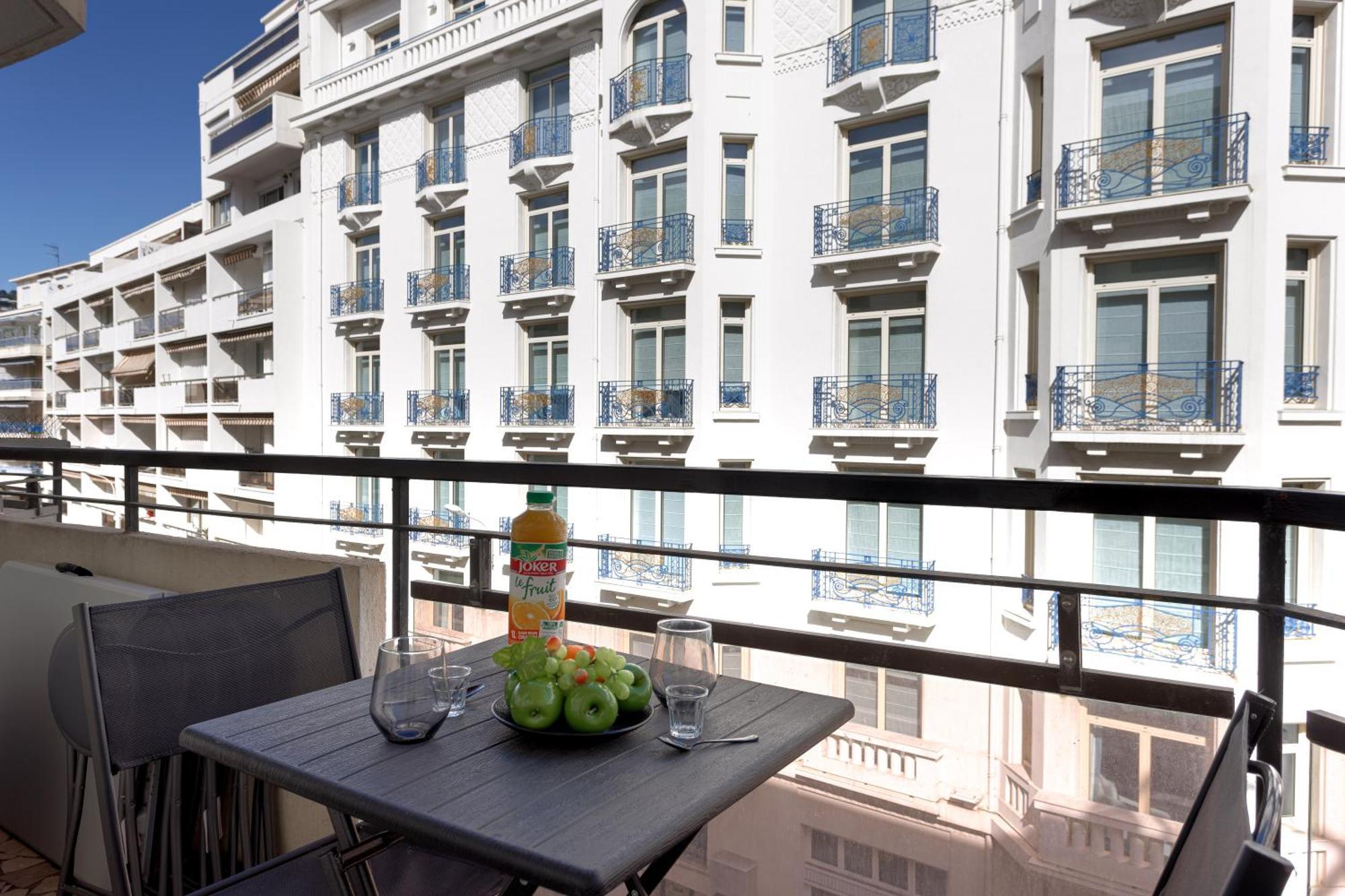 L'Unique Maubourg - Next Hotel Martinez - Terrasse คานส์ ภายนอก รูปภาพ